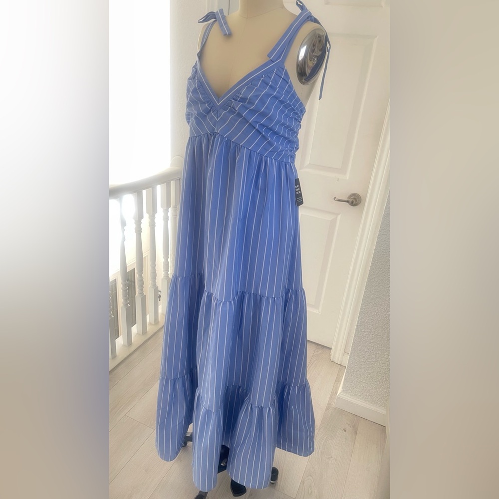 🆕 EXPRESS Blue Striped Maxi Dress - Picture 5 of 13